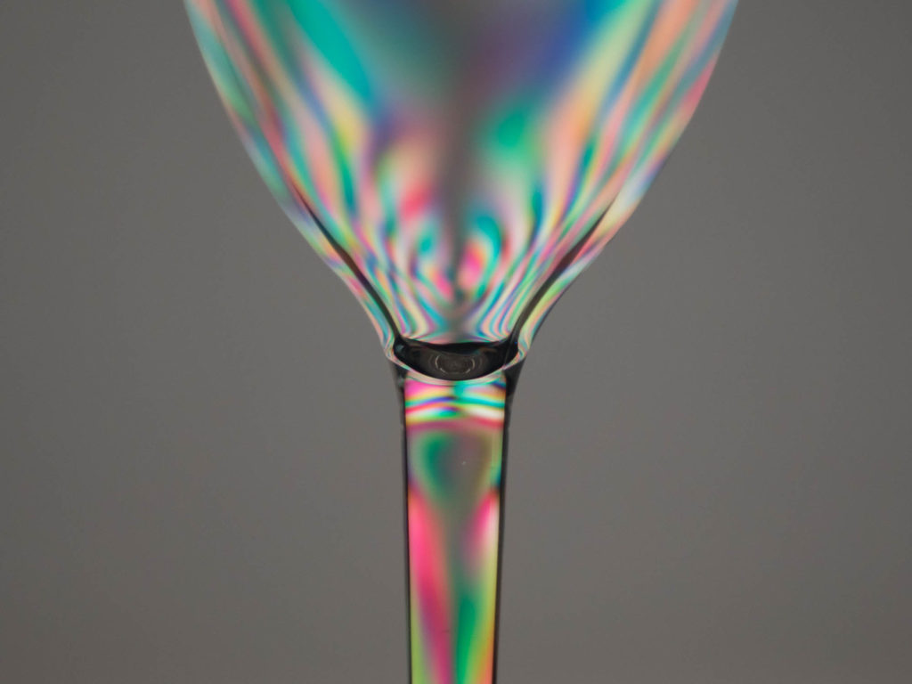 polarised wine glass stem